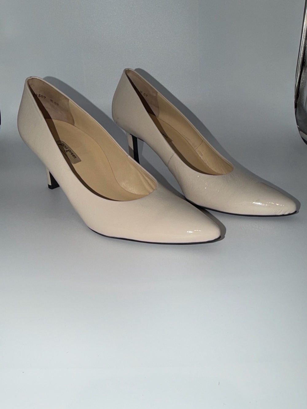 Classic Womens Pointed-Toe Pumps in Nude